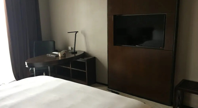 Двухместный номер Standard с балконом и с видом на озеро Ramada Huizhou South