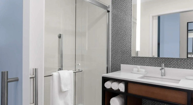 Четырёхместный номер Deluxe Tapestry By Hilton The Fort Sutter Hotel Sacramento, Ca