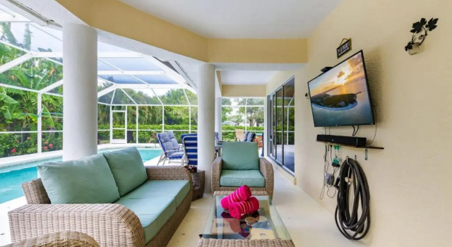 Апартаменты Villa Serenity NOW is the picture-perfect PET FRIENDLY Villa for you and your loved ones