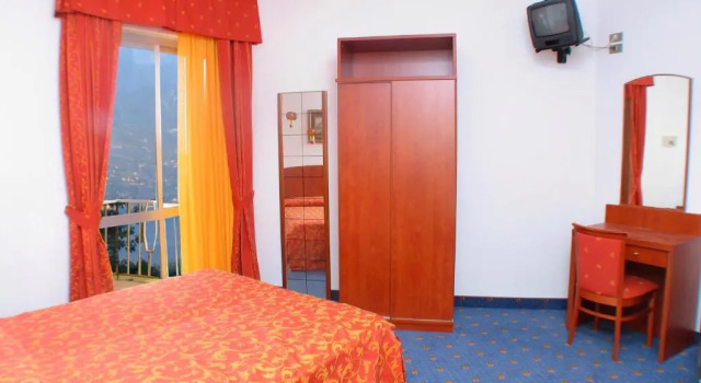 Двухместный номер Standard с балконом Hotel Garden NEW MANAGEMENT