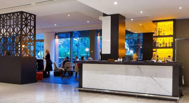 QV Deluxe Waterside Apartment - 851