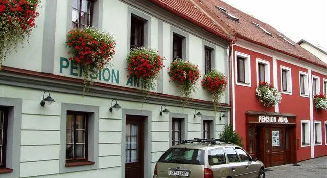 Pension Anna, Забронировать Отель Отели Чески-Крумлов с парковкой, рядом с House of the Dyed Cloth, Парковка