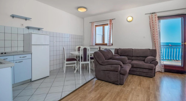 Amazing Apartment in Crikvenica With Outdoor Swimming Pool, Wifi and 1 Bedrooms, Забронировать Апартаменты/квартира Отели Приморско-Горанской жупания с парковкой, Парковка
