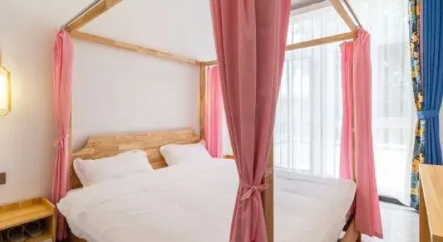 Люкс с 3 комнатами с красивым видом из окна Yixian Xiangyun Homestay (Yishui Lake Taihang Water Town Shop)
