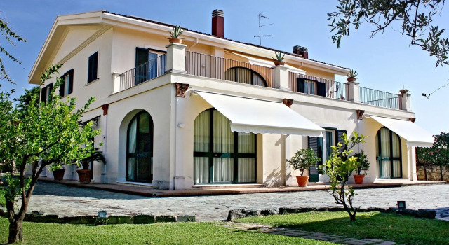 Villa Glicini, Buchen Sie Villa Lamezia Terme Kalabrien
