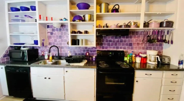 Wizard Cottage sleeps 5 adults Pets Welcome - 1 mile to Ft. Sill, Boek Vakantiehuis Lawton Oklahoma