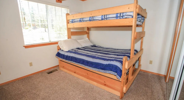 Crescenta Heights by Big Bear Cool Cabins