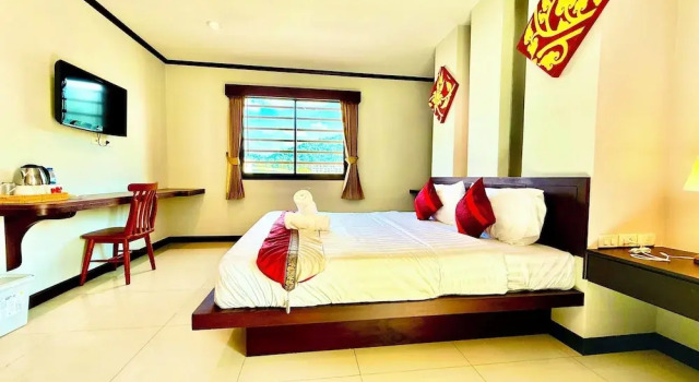 Двухместный номер Superior с балконом и с видом на горы KS Residence Patong