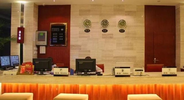 318 Express Motel Xichang, Varaa Motelli Hotellit Sichuan pysäköinnillä, Pysäköinti