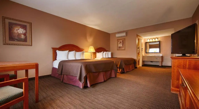 Четырёхместный номер Deluxe Best Western Diamond Bar Hotel & Suites