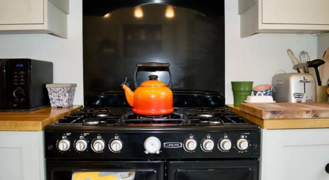 1 Bedroom Flat in Central Edinburgh, Забронировать Отель Эдинбург Midlothian, рядом с Холирудское абатство