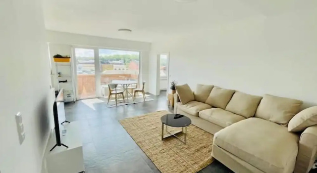 Large 1 bedroom with Terrace & Parking