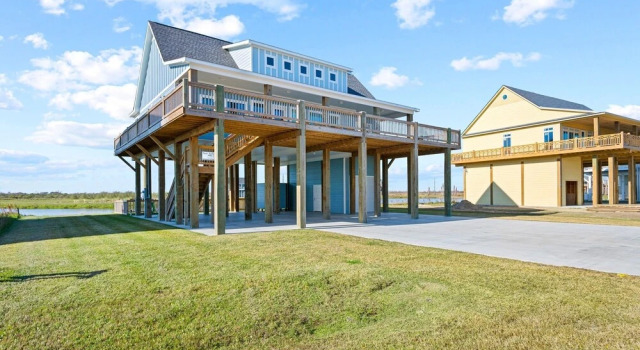 Stay Awhile 4 Bedroom Home by RedAwning, Book Feriehus Bolivar Peninsula Houston