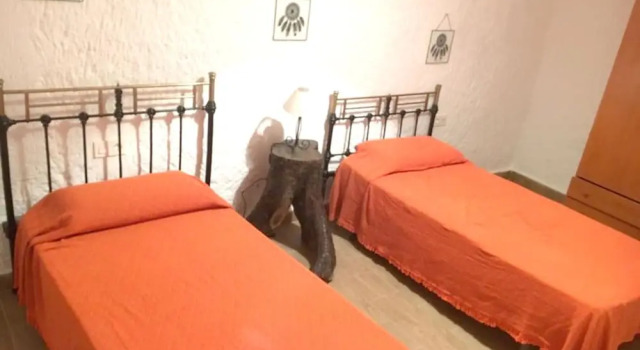 House With 4 Bedrooms in Guadix, With Wonderful Mountain View, Enclosed Garden and Wifi Near the Slopes, Varaa Hotelli Darro Granada