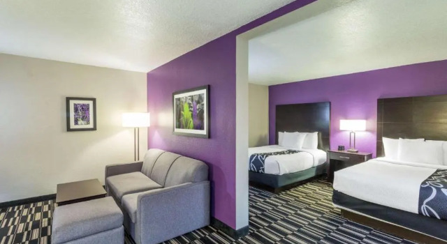 Четырёхместный люкс La Quinta by Wyndham Orlando Universal area