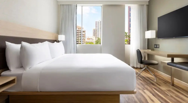 Номер Deluxe AC Hotel by Marriott Honolulu