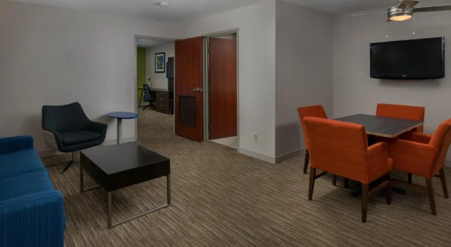 Люкс Holiday Inn Express Lawrence by IHG