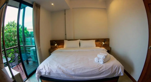Двухместный номер Deluxe с балконом и с видом на город The Arak Bed Bar and Hostel