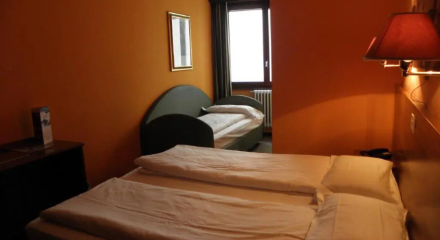 Economy Vierer Zimmer Hotel Corona
