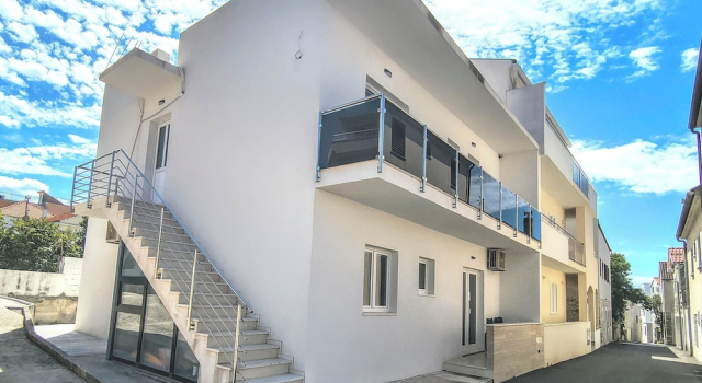 Apartments Verdina, Забронировать Апартаменты/квартира Отели Примоштен с парковкой, рядом с Пляж Затока, Парковка