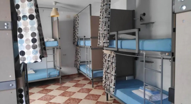 Кровать в общем номере Hostel Triana Backpackers