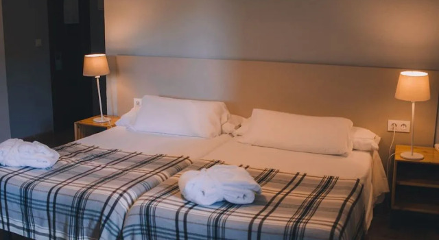 Balneario de Manzanera El Paraíso, Book Hotel Hotels in Aragon with Parking, Parking