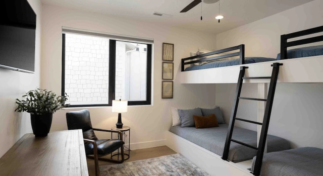 Designer Digs 9 Bedroom Home, Varaa Lomakoti St. George 
