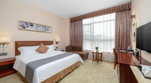 Номер Deluxe Phoenix Hill Hotel Dongguan - Golf Course Shop