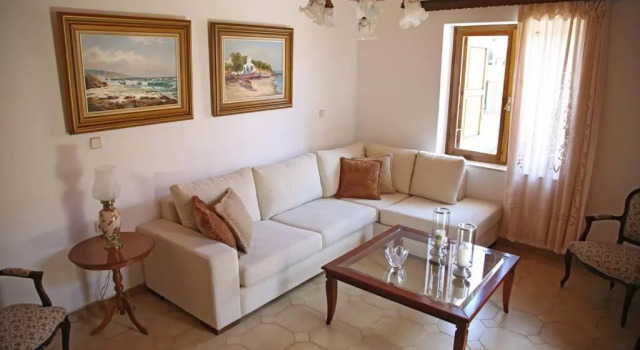 Traditional House under Kazarma Fortress in Sitia, Забронировать Отель Отели East Crete с парковкой, Парковка