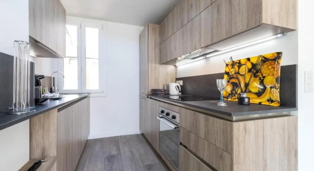 Апартаменты Cosy 1 Bdr Near Garibaldi Square - Top Floor & AC