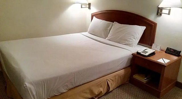 Номер Standard Mandarin Court Hotel