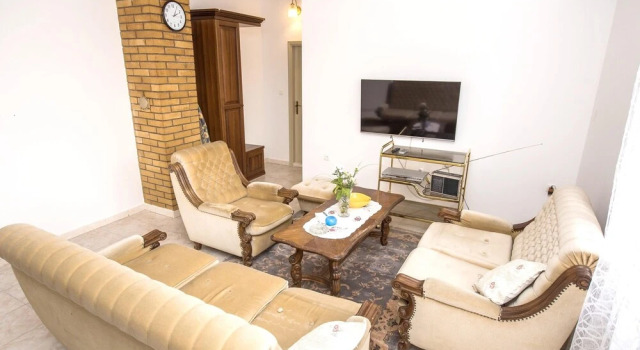Apartment With one Bedroom in Kaštel Novi, With Shared Pool, Enclosed Garden and Wifi, Rezerwuj Apartament Hotele w Split-Dalmatia County z parkingiem, Parking