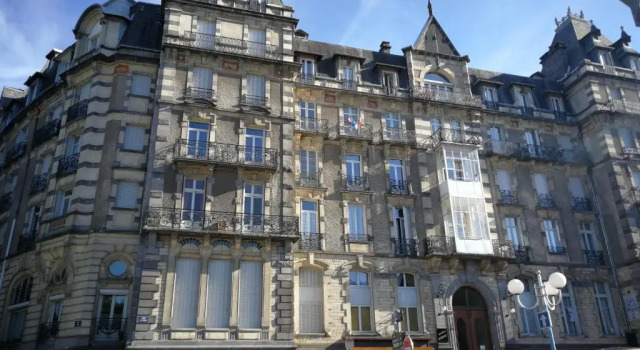 Studio Résidence le Metropole, Prenota Appartamento Hotel a Alvernia con parcheggio, Parcheggio