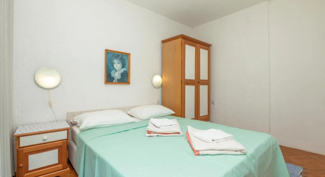 Awesome Home in Stari Grad With Wifi and 1 Bedrooms, Prenota Hotel Stari Grad 