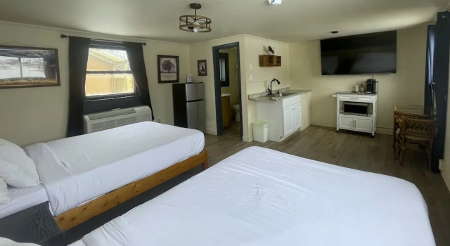 Четырёхместный номер Deluxe Sacajawea Inn