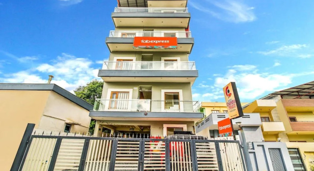 FabExpress Chandra Palace, Rezervovat Hotel Déhrádún Uttarakhand