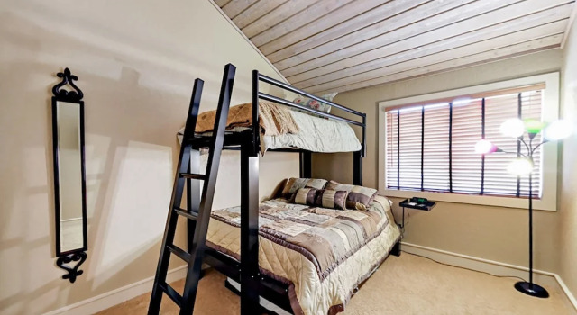 514 Harbor Drive Townhouse #8 3 Bedrooms 2 Bathrooms Townhouse