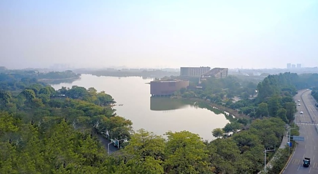 Номер Standard с видом на озеро Aloft by Marriott Dongguan Songshan Lake