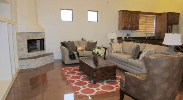 4BR Desert Escape, Забронировать Дом для отпуска Отели Скотсдейл с парковкой, Парковка
