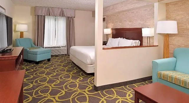 Люкс Standard Holiday Inn Express & Suites Dayton-Huber Heights by IHG