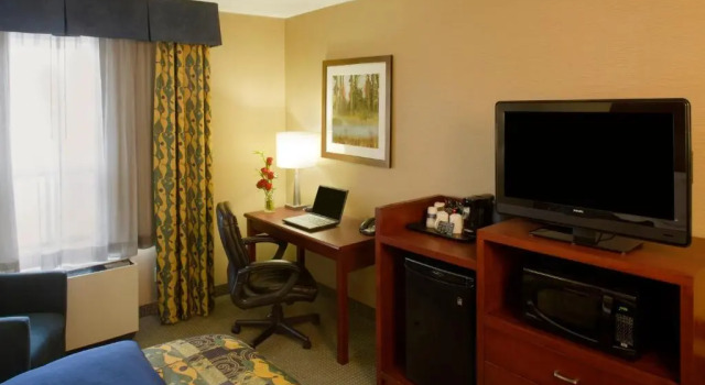 Номер Standard Travelodge by Wyndham Oshawa Whitby
