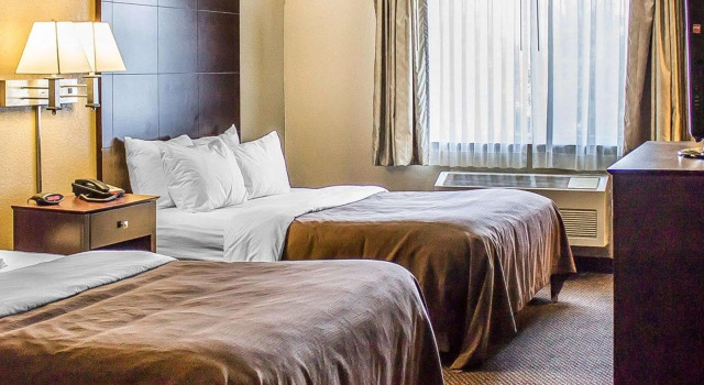 Четырёхместный номер Standard Quality Inn & Suites Sturgeon Bay