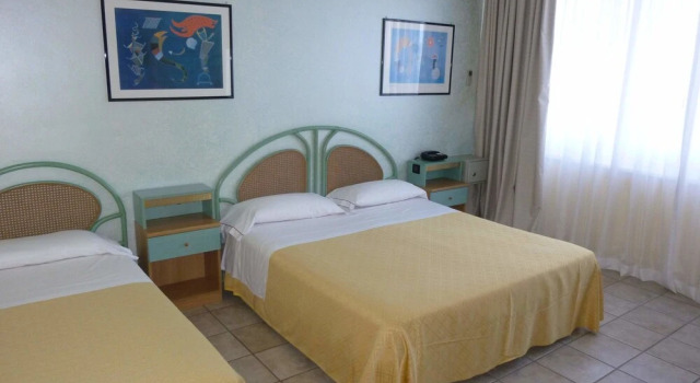 Трёхместный номер Mediterraneo Palace Hotel