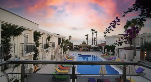 Номер Superior с видом на бассейн Zuzuu Beach Hotel