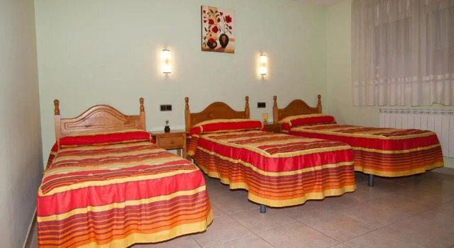 HOSTAL La MARAVILLOSA DE VALDERAS, Забронировать Хостел Вальдерас Provincia de Zamora