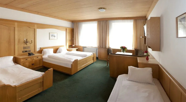 Hotel Altpradl, Забронировать Отель Отели Инсбрука с парковкой, Парковка
