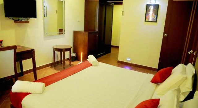 Gayathri Grand, Book Hotel Hoteller i Melattoor med parkering, Parkering