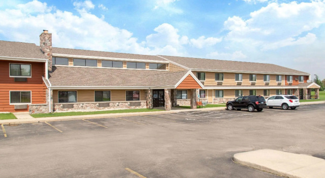Двухместный номер Executive AmericInn by Wyndham Elkhorn Near Lake Geneva