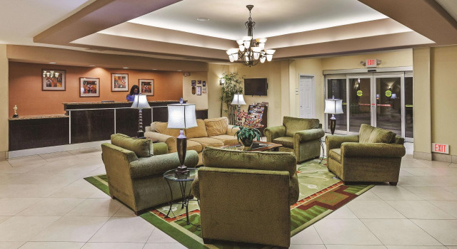 La Quinta Inn & Suites by Wyndham Port Arthur, Book Hotel Hoteller i Port Arthur med parkering, Parkering