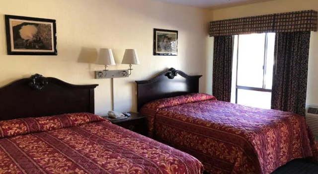 Четырёхместный номер Standard Jamestown Railtown Motel